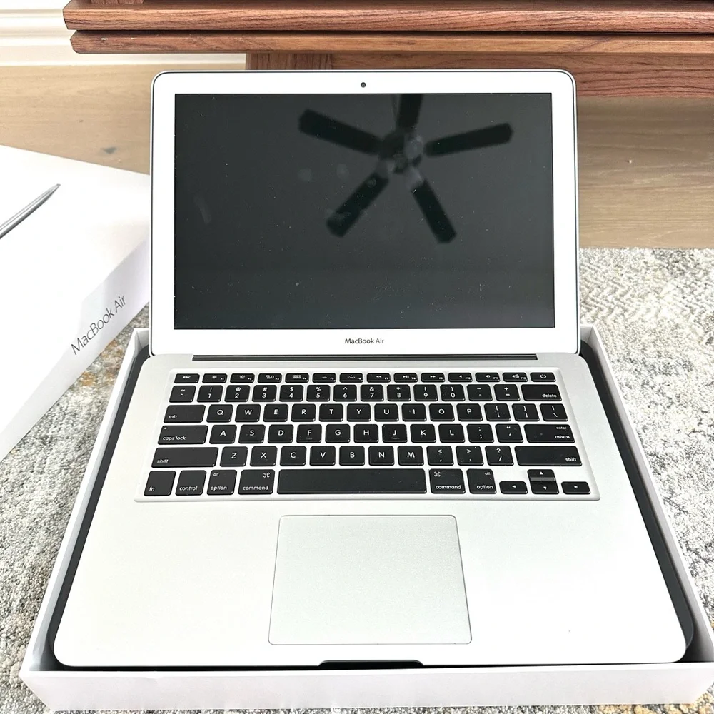Apple MacBook Air in Silver 256GB